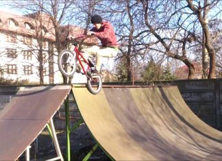 Vas Erik idei webvideójában is elég nagyot megy!